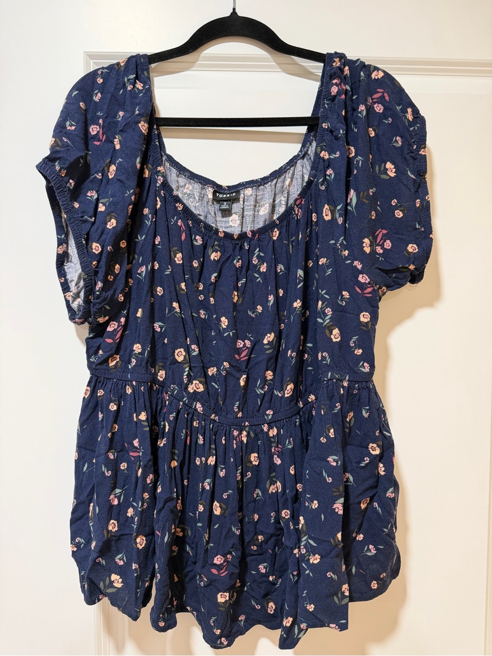 Torrid Navy Floral Peplum Short Sleeve Top Size 3